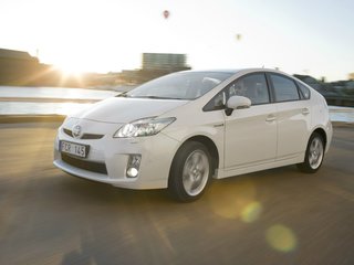 2010 Toyota Prius III (XW30), белый, 1300000 рублей, вид 1