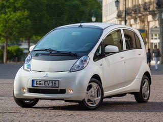 2010 Mitsubishi i-MiEV, белый, 650000 рублей, вид 1