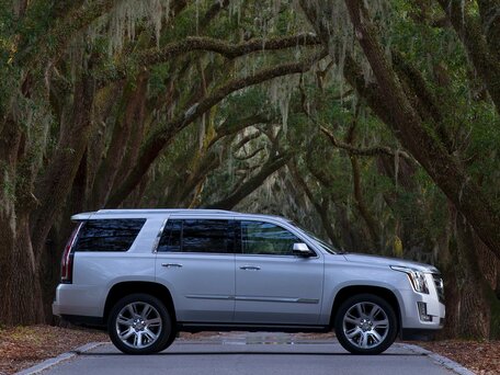 2018 Cadillac Escalade IV, чёрный, 6250000 рублей - вид 1