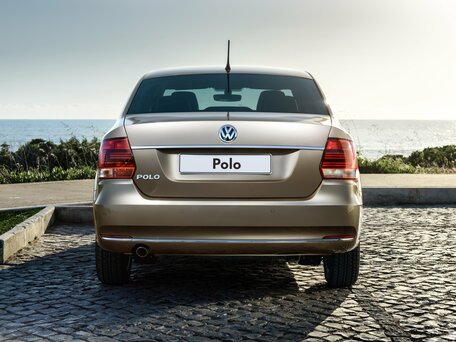2017 Volkswagen Polo V Рестайлинг, белый, 1095000 рублей - вид 3