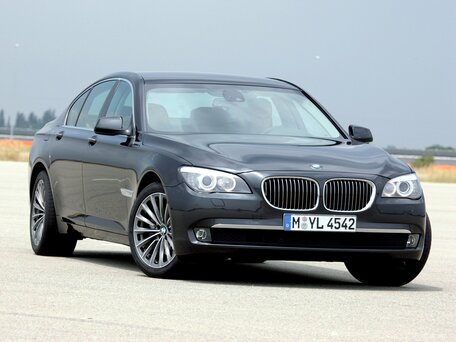 2011 BMW 7 серии 750i xDrive V (F01/F02/F04), чёрный