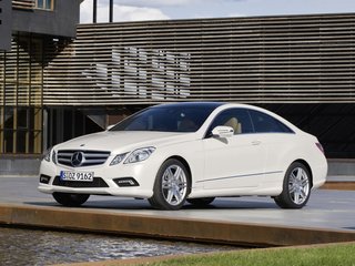 2010 Mercedes-Benz E-Класс 250 5G-Tronic IV (W212, S212, C207), чёрный, 2200000 рублей, вид 1