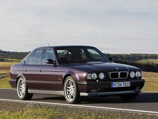 1992 BMW M5 II (E34), синий, 5500000 рублей, вид 1