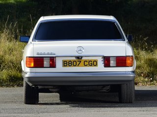 1981 Mercedes-Benz S-Класс 280 II (W126), серебристый, 600000 рублей, вид 4