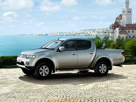 2008 Mitsubishi L200 IV, серебристый, 1600000 рублей