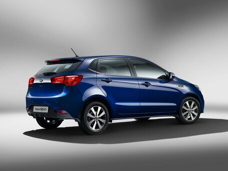 2015 Kia Rio III Рестайлинг, белый, 1450000 рублей - вид 3