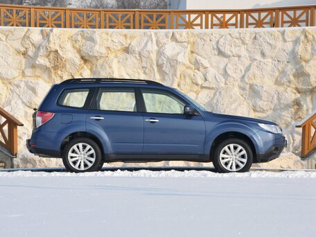 2011 Subaru Forester III Рестайлинг, серебристый, 1100000 рублей - вид 1