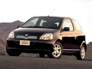 2000 Toyota Vitz I (P10), белый, 330000 рублей, вид 1