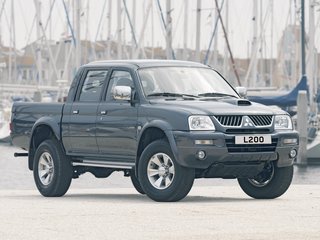 2006 Mitsubishi L200 III Рестайлинг, серебристый, 1200000 рублей, вид 1
