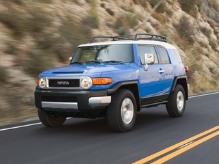 2008 Toyota FJ Cruiser, серебристый, 3600000 рублей, вид 1