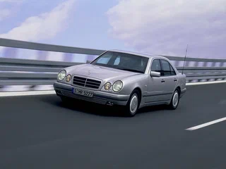 1996 Mercedes-Benz E-Класс 230 II (W210, S210), чёрный, 100000 рублей, вид 1