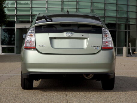 2007 Toyota Prius II Рестайлинг (XW20), белый, 700000 рублей - вид 3