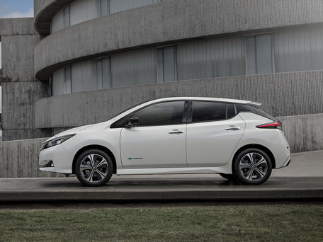 2018 Nissan Leaf II (ZE1), белый, 1560000 рублей - вид 1