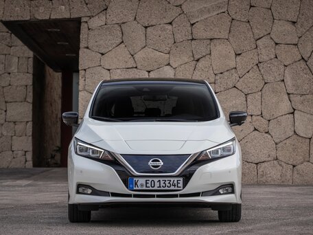 2018 Nissan Leaf II (ZE1), белый, 1560000 рублей - вид 2