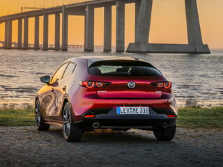 2026 Mazda 3 IV (BP), красный, 4200000 рублей, вид 4