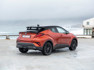 2022 Toyota C-HR I Рестайлинг, белый, 2900000 рублей, вид 5