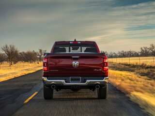 2023 Ram 1500 Crew Cab eTorque V, белый, 6650000 рублей, вид 4