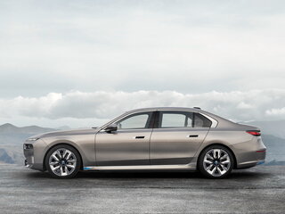 2024 BMW i7 xDrive60 I (G70), серый, 14190000 рублей, вид 2