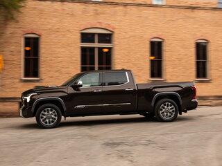 2025 Toyota Tundra CrewMax III, чёрный, 11790000 рублей, вид 2