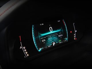 Цветной экран 7” с бортовым компьютером в панели приборов