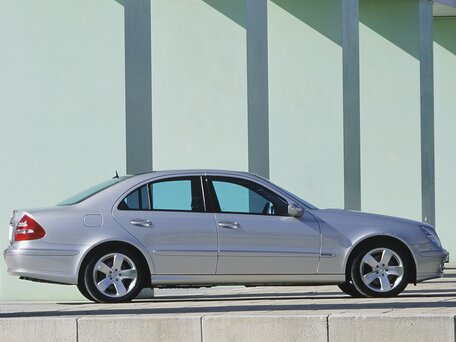 2005 Mercedes-Benz E-Класс 350 III (W211, S211), чёрный, 980000 рублей - вид 1
