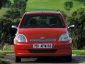 1999 Toyota Yaris I, золотистый, 365000 рублей - вид 2