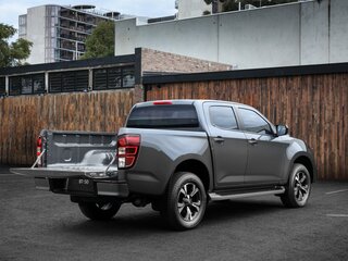2023 Mazda BT-50 III, белый, 5590000 рублей, вид 4