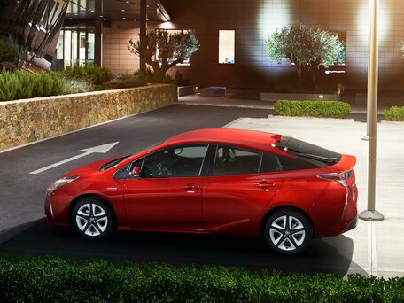 2016 Toyota Prius IV (XW50), серый, 2000000 рублей - вид 1