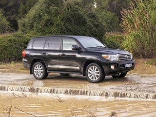 2014 Toyota Land Cruiser 200 Series Рестайлинг 1, серебристый, 4300000 рублей, вид 1