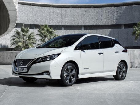 2018 Nissan Leaf II (ZE1), белый, 1560000 рублей