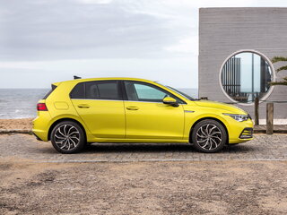2022 Volkswagen Golf VIII, серый, 2350000 рублей, вид 2