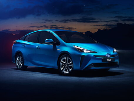 2019 Toyota Prius IV Рестайлинг (XW50), серебристый, 2195000 рублей