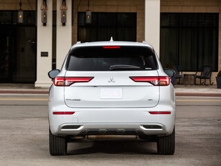 2023 Mitsubishi Outlander IV, белый, 4460000 рублей, вид 4