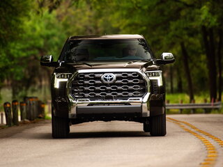 2025 Toyota Tundra CrewMax III, чёрный, 11790000 рублей, вид 3