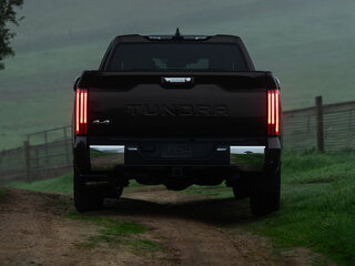 2025 Toyota Tundra CrewMax III, чёрный, 11790000 рублей, вид 4