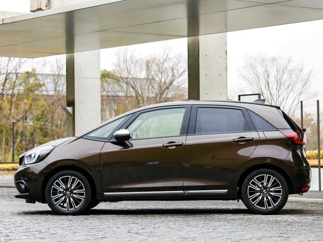 2020 Honda Fit IV, коричневый, 1430000 рублей - вид 1