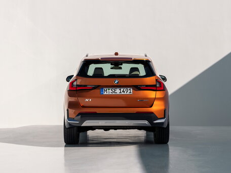 2023 BMW X1 18i sDrive III (U11/U12), серый, 3650000 рублей - вид 3