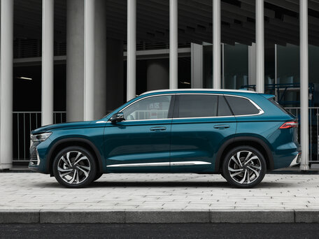2023 Geely Monjaro I, синий, 3980000 рублей - вид 2