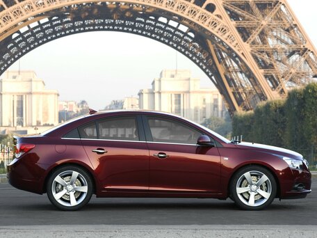 2011 Chevrolet Cruze I, серебристый, 850000 рублей - вид 1