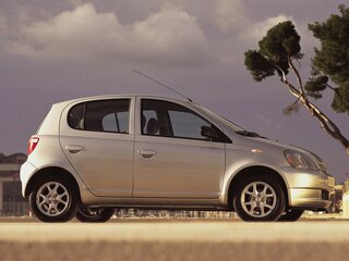 1999 Toyota Yaris I, серебристый, 170000 рублей, вид 2