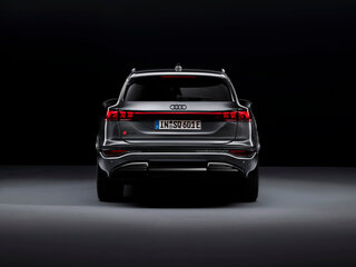 2025 Audi SQ6 e-tron, чёрный, 19820000 рублей, вид 4