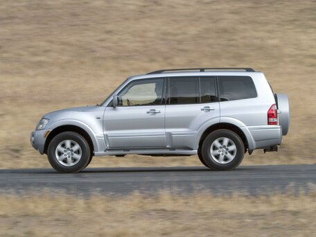 2003 Mitsubishi Montero III, чёрный, 970000 рублей - вид 2