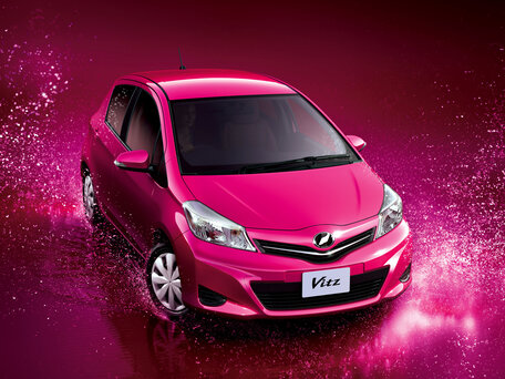2014 Toyota Vitz III (XP130), чёрный, 930000 рублей - вид 2