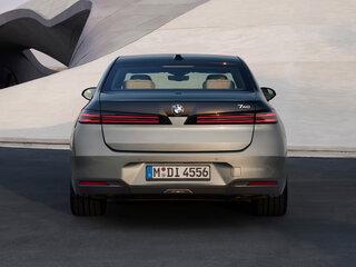 2026 BMW 7 серии 740 xDrive VII (G70) Рестайлинг, синий, 24190000 рублей, вид 4
