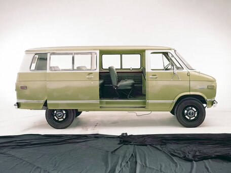 1994 Chevrolet Van, чёрный - вид 2