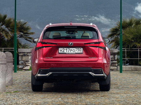 2017 Lexus NX 200 I Рестайлинг, белый, 3500000 рублей - вид 3
