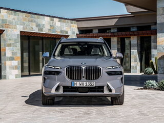 2025 BMW X7 40d I (G07) Рестайлинг, белый, 14700000 рублей, вид 3