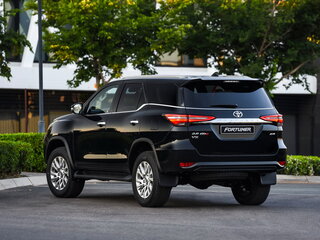 2025 Toyota Fortuner II Рестайлинг, белый, 5000000 рублей, вид 5