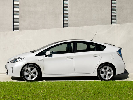 2012 Toyota Prius III Рестайлинг (XW30), белый, 1400000 рублей - вид 1