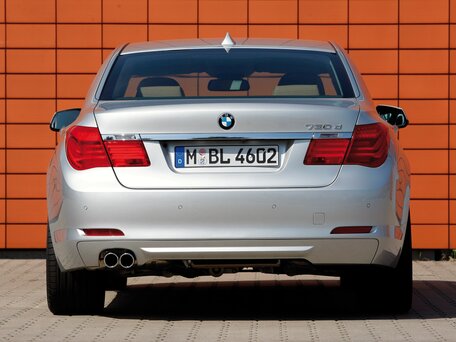 2011 BMW 7 серии 750i xDrive V (F01/F02/F04), чёрный - вид 3